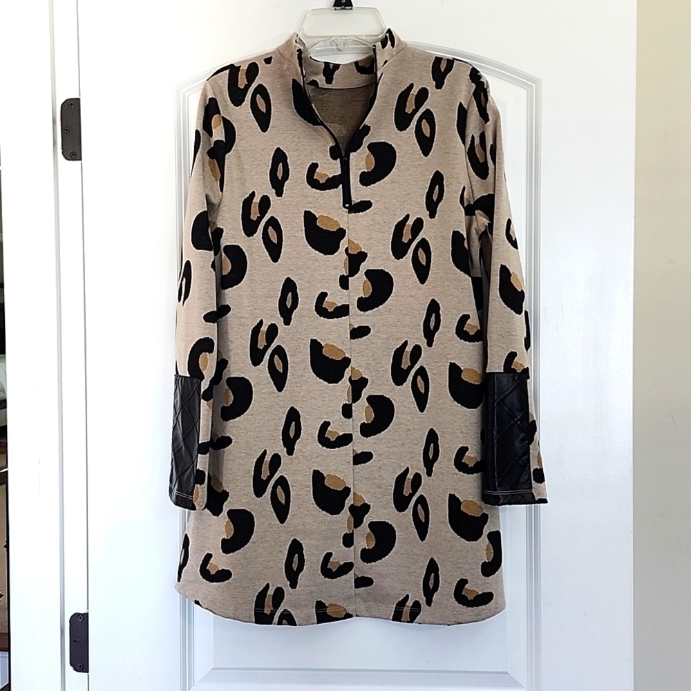 NWOT TYLER BOE ANIMAL PRINT HALF ZIP PULLOV9ER SWEATER SIZE XSMALL